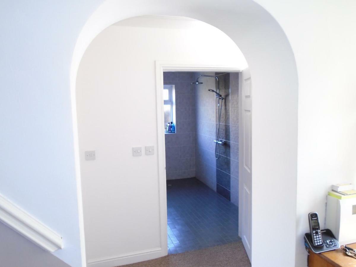 Tea In Liverpool - Private - Quiet - Ground Floor - En-Suite - Walk-In-Shower Esterno foto