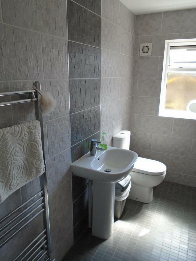 Tea In Liverpool - Private - Quiet - Ground Floor - En-Suite - Walk-In-Shower Esterno foto