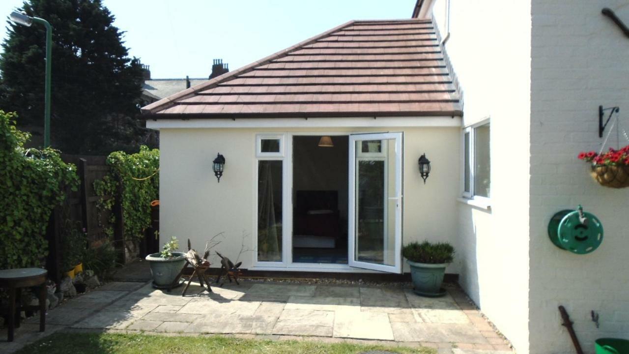 Tea In Liverpool - Private - Quiet - Ground Floor - En-Suite - Walk-In-Shower Esterno foto