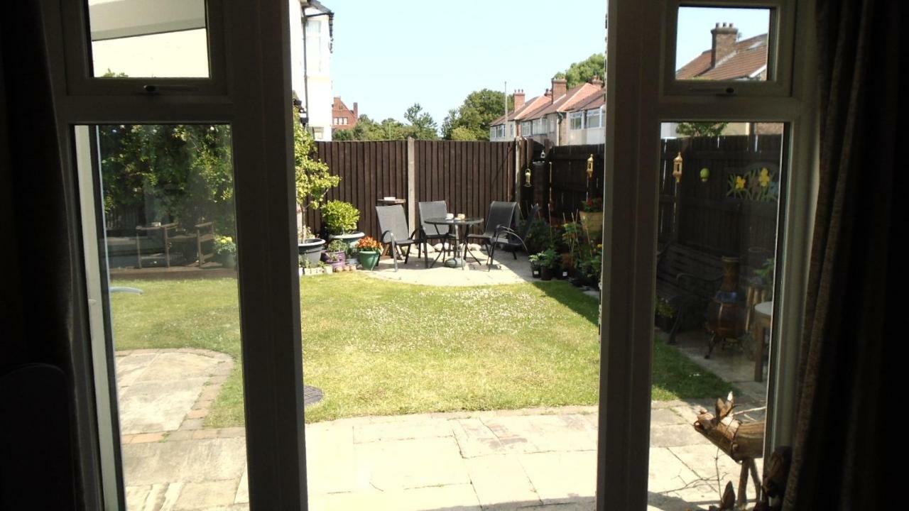 Tea In Liverpool - Private - Quiet - Ground Floor - En-Suite - Walk-In-Shower Esterno foto