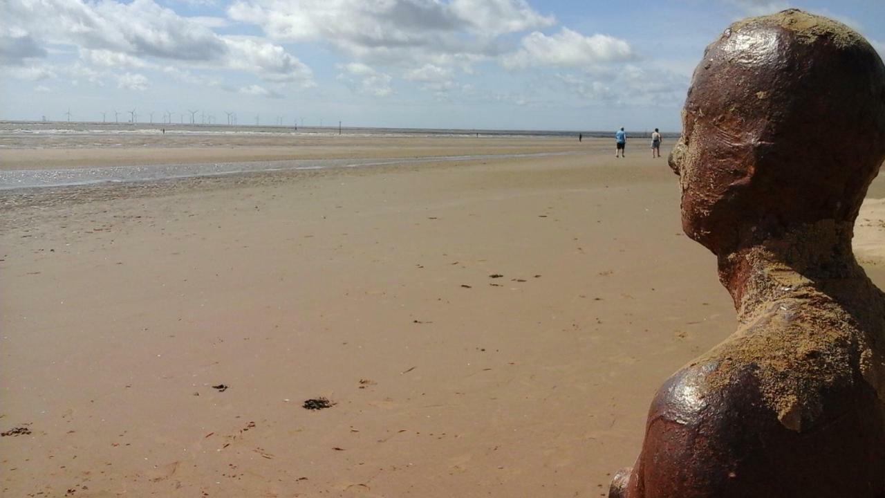 Tea In Liverpool - Private - Quiet - Ground Floor - En-Suite - Walk-In-Shower Esterno foto