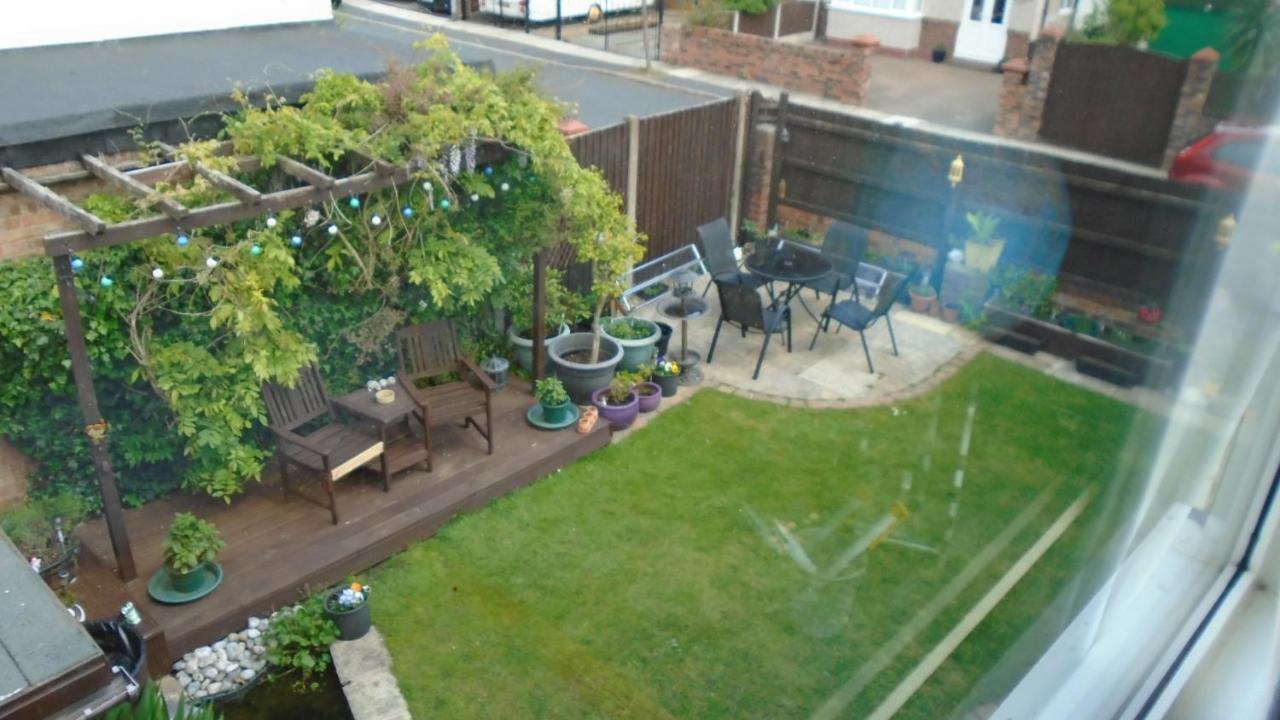Tea In Liverpool - Private - Quiet - Ground Floor - En-Suite - Walk-In-Shower Esterno foto