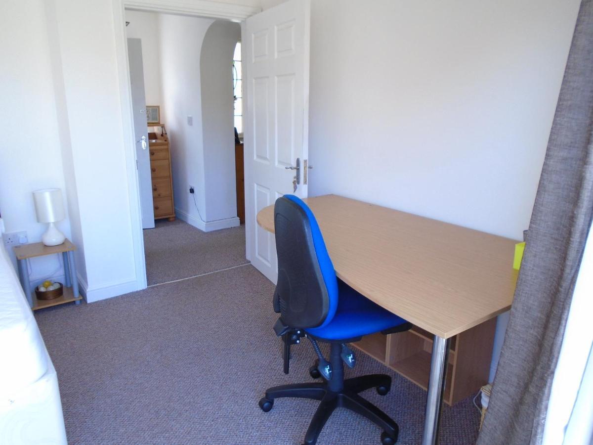 Tea In Liverpool - Private - Quiet - Ground Floor - En-Suite - Walk-In-Shower Esterno foto