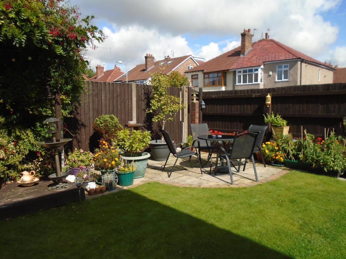 Tea In Liverpool - Private - Quiet - Ground Floor - En-Suite - Walk-In-Shower Esterno foto
